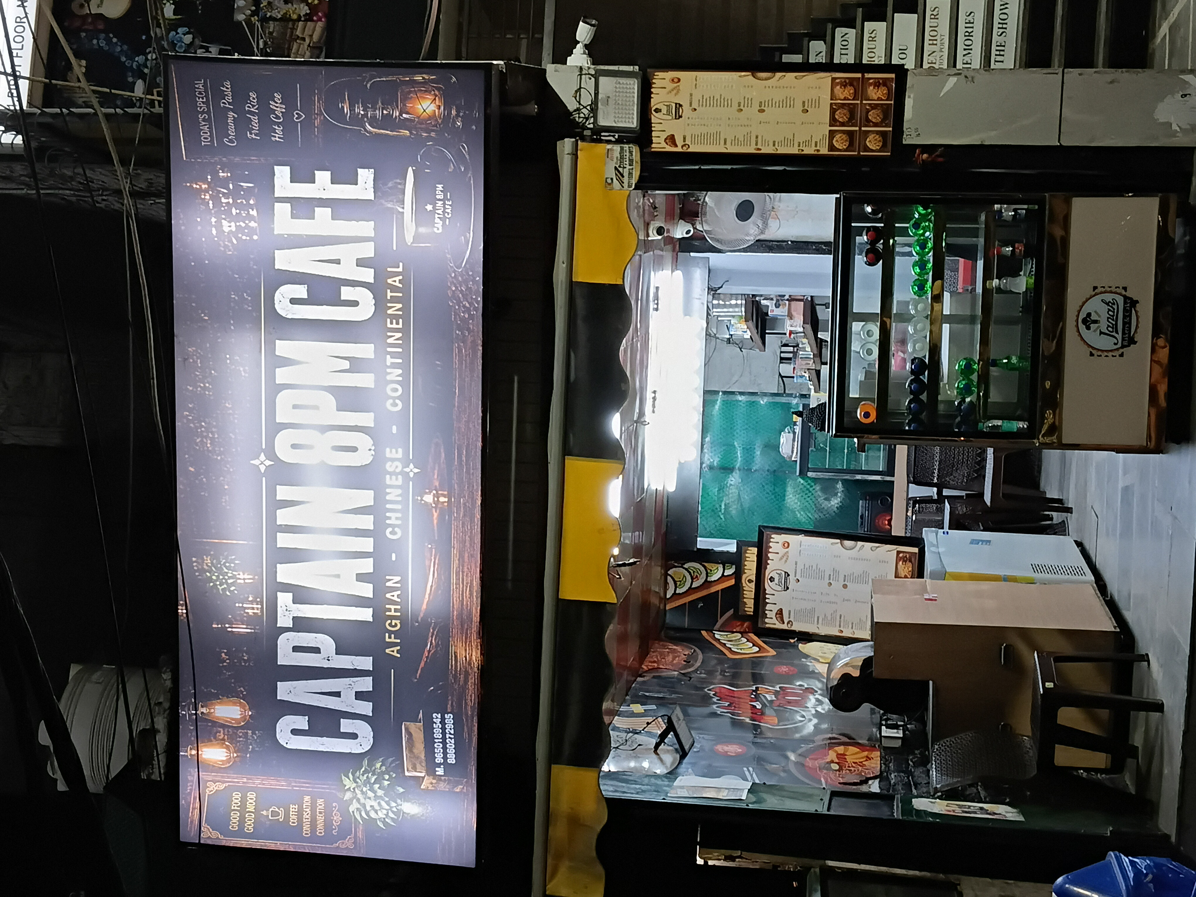 Captain 8pm Cafe